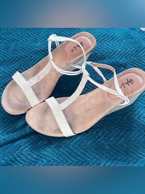 Style & Co Comfortable Cream Tan Wedges Soft Suede Footbed Coastal Cowgirl NWOB